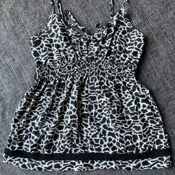 Brand: Guess. Size: S. Color: Black & White - Picture 1 of 4